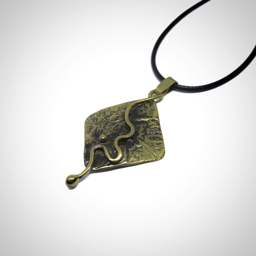 Žalvarinis kaklo papuošalas ,,Šaltinis''