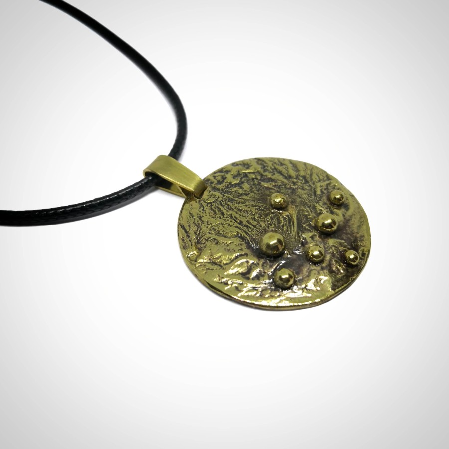 Kaklo papuošalas ,,Ugnies žemė''