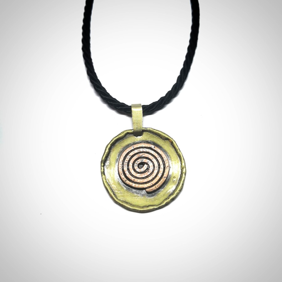 Žalvarinis pakabutis ,,Vario spalvos''